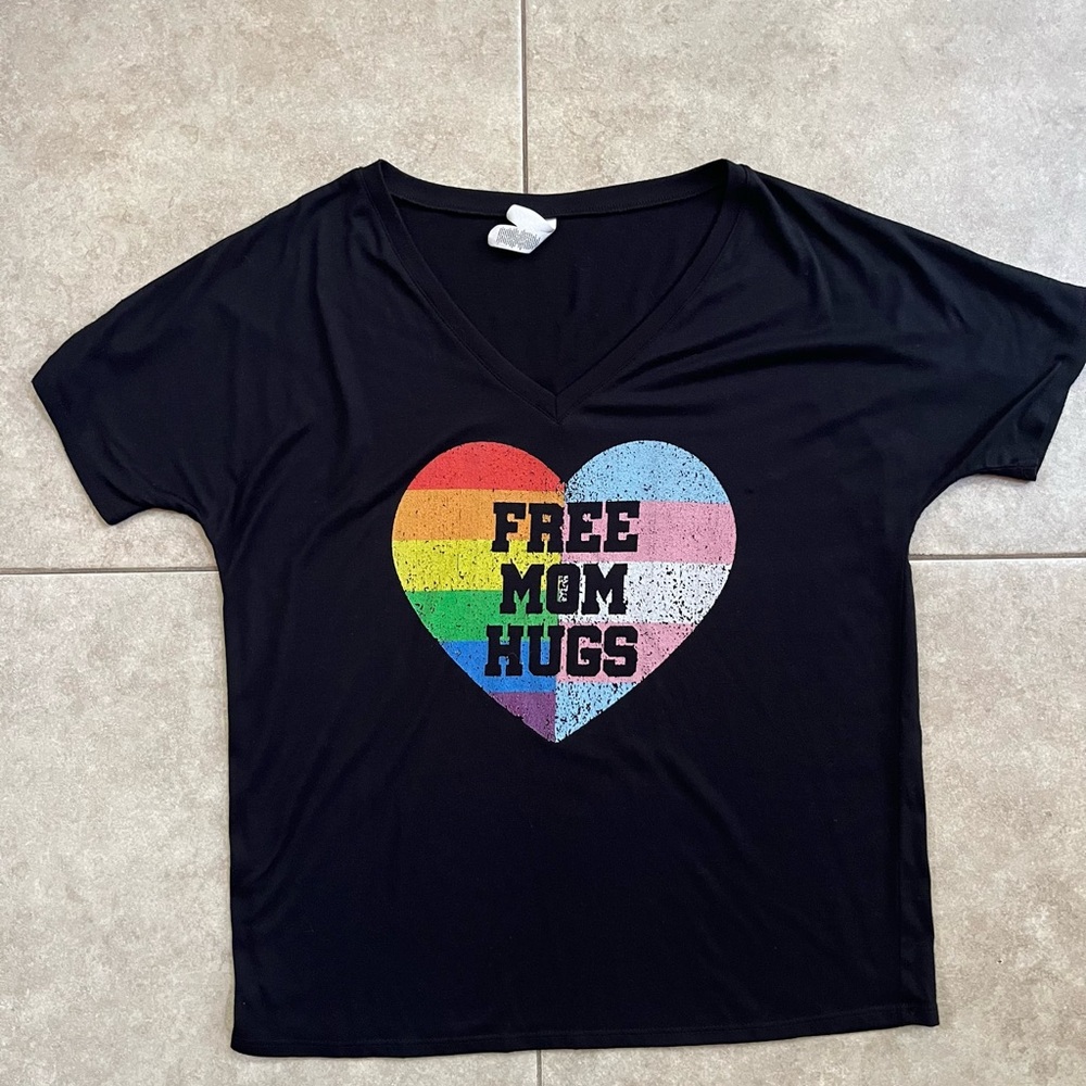 Free Mom Hugs LGBTQ Mom Shirt LGBT Awareness Pride Mom Women's T-shirt Tee Small